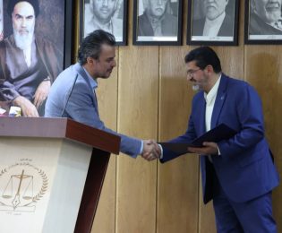 جلسه تجلیل از اعضای فعال ادوار ماهنامه کانون | تجلیل از سردفتر 121 کرج در این مراسم