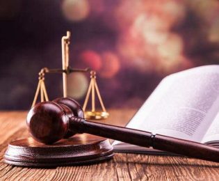 مشارالیه چیست؟ | بررسی کاربرد، تفاوت با مشارالیها و معنای محکومیت مشارالیه در حقوق و قانون مدنی