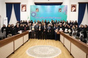 به مناسبت ولادت حضرت فاطمه و روز زن از بانوان منتخب سردفتر سراسر کشور در سازمان ثبت اسناد و املاک کشور تقدیر شد | حضور رئیس کانون سردفتران و دفتریاران استان البرز به همراه مسئول کمیسیون بانوان کانون البرز در این مراسم