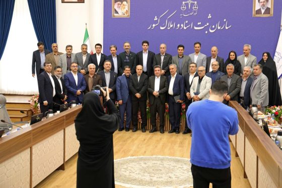 عکس | نشست اعضای هیات‌مدیره کانون و شورای‌عالی کانون‌های سردفتری کشور با رئیس سازمان ثبت | حضور اعضای هیات مدیره کانون البرز در این نشست